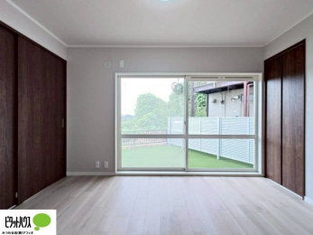 ���̑����ρ@�傫�ȑ����疾�邢�z�˂�������܂��B