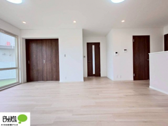 ���̑��@���r���O����̓L�b�`���ɂ���}�}��p�p��������̂ŁA���q�l���V�񂾂�x�񂾂���S���ĉ߂������Ƃ��ł��܂��B