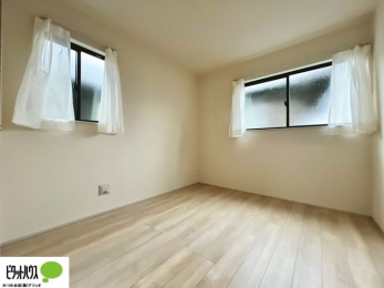 ���[�@2�ʍ̌��Ŗ��邭�A���ʂ��̗ǂ��������ł��B