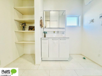 ���r���O�@�傫�ȑ�����ۓI�ȃ��r���O�́A�������邢��C�ɂ��Ă���܂��ˁB