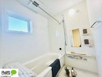 ���r���O�@17.6���̃��r���O�́A�Ƌ�̔z�u���l���₷�������`�^�ł��B�߂����₷���Ƒ��݂�Ȃ̌e���̏�ɁB