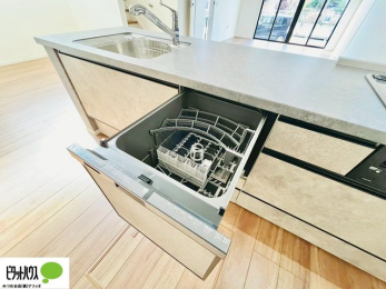 �L�b�`���@�{�H��ʐ^�F�l�C�̐H���t���Ń}�}�̉Ǝ����S���y���B