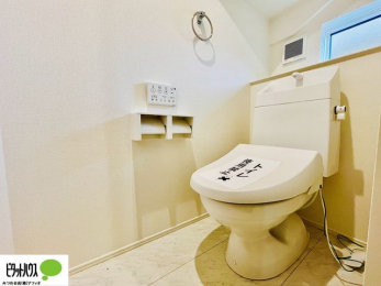 �g�C���@�{�H��ʐ^�@1�E2�K�E�H�V�����b�g�g�C�������B