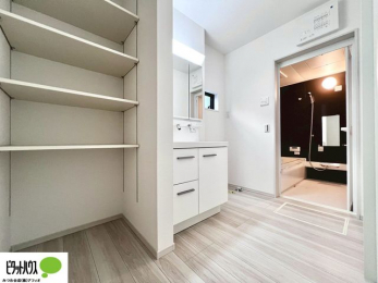 ���ʑ�E���ʏ��@�{�H��ʐ^�@�O�ʋ��̗���A�V���N���ȂǑ������[��������A�L�X�Ƃ������ʉ��ϑ�ł��B