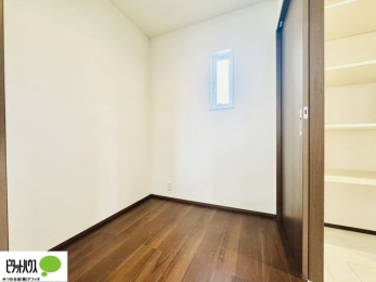 �@���ցE�p�\�R���E���[�L���O�X�y�[�X�Ƃ��Ă����g������������g�����l�X�̃t���[�X�y�[�X�B