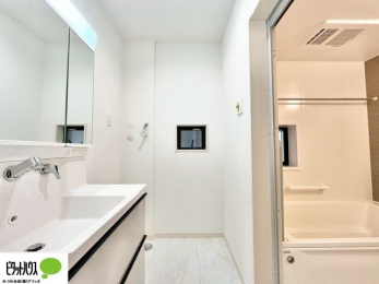 ���̑��@���C�h�݌v�̐��ʏ��͎��[��u������A�傫������@���]�T�Őݒu�ł��܂�