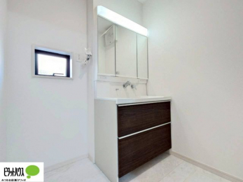 ���ʑ�E���ʏ��@�{�H��ʐ^�@�O�ʋ��̗���A�V���N���ȂǑ������[��������A�L�X�Ƃ������ʉ��ϑ�ł��B