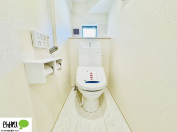 �g�C���@�{�H��ʐ^�@1�E2�K�E�H�V�����b�g�g�C�������B