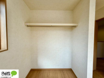 ���[�@���ꂼ��̂������Ɏ��[�X�y�[�X������̂Ńv���C�x�[�g�ȉו����g�߂ɒu�����Ƃ��ł��܂��B