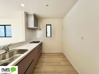 �L�b�`���@�{�H��ʐ^�@�V�z�Ȃ�ł͂̃s�J�s�J�̃L�b�`���͖����̂��������y�������Ă���܂��ˁB