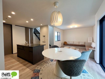 ���r���O�@�L�X�k�c�j�I����̑傫�ȃ\�t�@��u���Ă������f��ӏ܂��ǂ��ł��ˁB