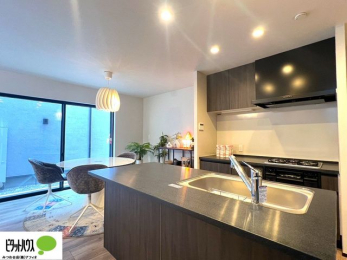 �L�b�`���@�V�z�Ȃ�ł͂̃s�J�s�J�̃L�b�`���͖����̂��������y�������Ă���܂��ˁB