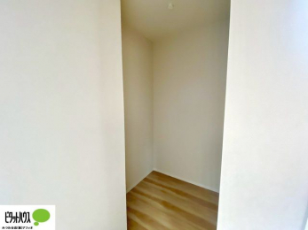 ���[�@���ꂼ��̂������Ɏ��[�X�y�[�X������̂Ńv���C�x�[�g�ȉו����g�߂ɒu�����Ƃ��ł��܂��B