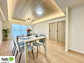 ���r���O�@�傫�ȑ��̂��郊�r���O�͖��邭�A���ʂ����ǂ��A�Ƒ��݂�Ȃ̏΂����������n��܂�