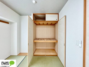 ���[�@�a���ɂ��鉟����͗��q�p�̕z�c��G�߂̕z�c����������ۊǂł��܂��B