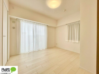 �Q���@�傫�ȑ����疾�邢�z�˂�������܂��B