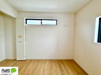 ���[�@2�ʍ̌��Ŗ��邭�A���ʂ��̗ǂ��������ł��B