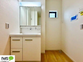 ���ʑ�E���ʏ��@�g���₷���V���v���Ȑ��ʉ��ϑ�B�����̎x�x�͂�������n�܂�܂��B