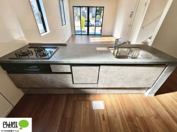 �L�b�`���@�{�H��ʐ^�@�V�z�Ȃ�ł͂̃s�J�s�J�̃L�b�`���͖����̂��������y�������Ă���܂��ˁB