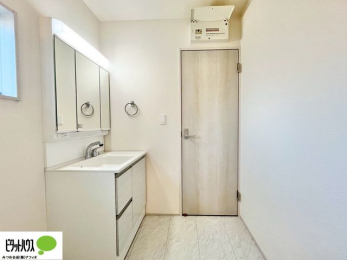 ���ʑ�E���ʏ��@�{�H��ʐ^�@�O�ʋ��̗���A�V���N���ȂǑ������[��������A�L�X�Ƃ������ʉ��ϑ�ł��B