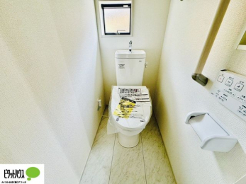 �g�C���@�{�H��ʐ^�@1�E2�K�E�H�V�����b�g�g�C�������B