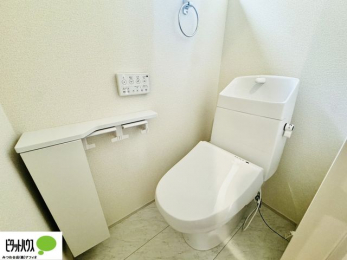 �g�C���@�{�H��ʐ^�@1�E2�K�E�H�V�����b�g�g�C�������B