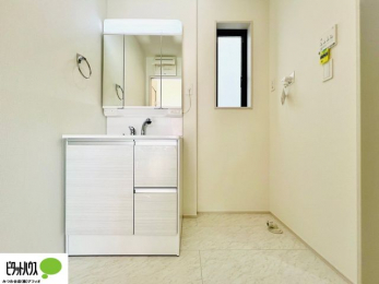 ���ʑ�E���ʏ��@�{�H��ʐ^�@�O�ʋ��̗���A�V���N���ȂǑ������[��������A�L�X�Ƃ������ʉ��ϑ�ł��B