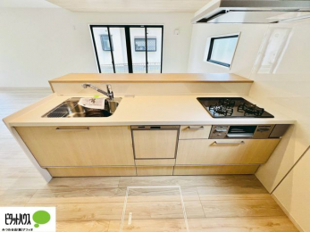 �L�b�`���@�{�H��ʐ^�@�V�z�Ȃ�ł͂̃s�J�s�J�̃L�b�`���͖����̂��������y�������Ă���܂��ˁB