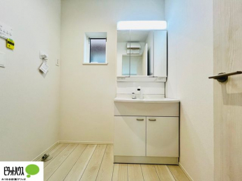 ���ʑ�E���ʏ��@�{�H��ʐ^�F�O�ʋ��̗���A�V���N���ȂǑ������[��������A�L�X�Ƃ������ʉ��ϑ�ł��B