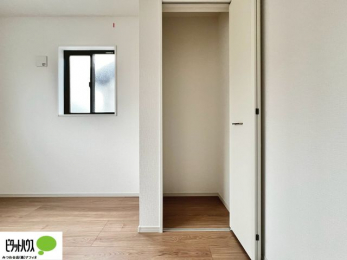 ���[�@���ꂼ��̂������Ɏ��[�X�y�[�X������̂Ńv���C�x�[�g�ȉו����g�߂ɒu�����Ƃ��ł��܂��B