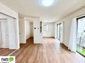 ���r���O�@�傫�ȑ�����ۓI�ȃ��r���O�́A�������邢��C�ɂ��Ă���܂��ˁB