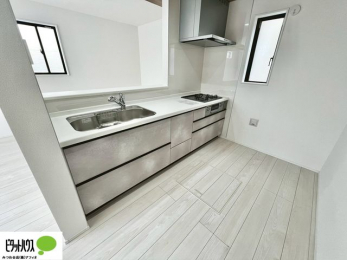 �L�b�`���@�{�H��ʐ^�@�V�z�Ȃ�ł͂̃s�J�s�J�̃L�b�`���͖����̂��������y�������Ă���܂��ˁB