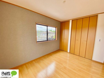 �Q���@���ꂼ��̂������Ɏ��[�X�y�[�X������̂Ńv���C�x�[�g�ȉו����g�߂ɒu�����Ƃ��ł��܂��B