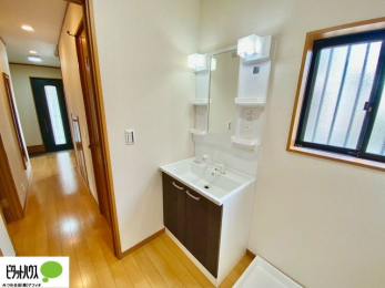 ���ʑ�E���ʏ��@�O�ʋ��̗���A�V���N���ȂǑ������[��������A�L�X�Ƃ������ʉ��ϑ�ł��B