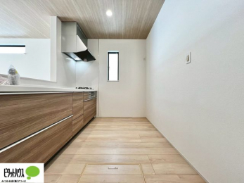 �L�b�`���@�{�H��ʐ^�@�V�z�Ȃ�ł͂̃s�J�s�J�̃L�b�`���͖����̂��������y�������Ă���܂��ˁB