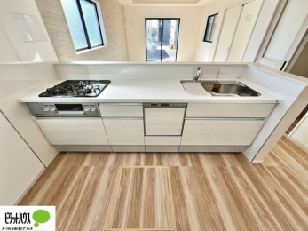 �L�b�`���@�{�H��ʐ^�@�V�z�Ȃ�ł͂̃s�J�s�J�̃L�b�`���͖����̂��������y�������Ă���܂��ˁB