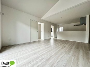 ���̑��@���r���O����̓L�b�`���ɂ���}�}��p�p��������̂ŁA���q�l���V�񂾂�x�񂾂���S���ĉ߂������Ƃ��ł��܂��B