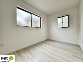 ���[�@2�ʍ̌��Ŗ��邭�A���ʂ��̗ǂ��������ł��B