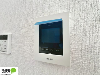 ���̑��@�{�H��ʐ^�@������Ԃ����S��TV���j�^�[�t���C���^�[�z��