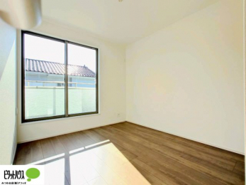 ���[�@�傫�ȑ����疾�邢�z�˂�������܂��B