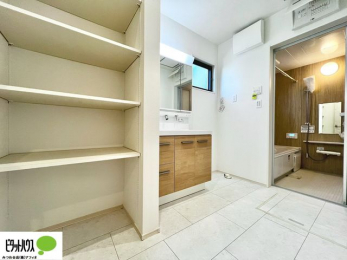 ���ʑ�E���ʏ��@���[�t���̐��ʎ��B