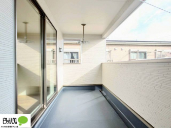 �@�ˑR�̉J�ł������J�b�g�ł���D�]�̃C���i�[�o���R�j�[