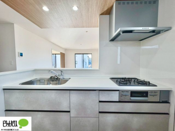 �L�b�`���@�V�z�Ȃ�ł͂̃s�J�s�J�̃L�b�`���͖����̂��������y�������Ă���܂��ˁB