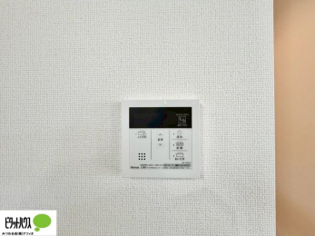 ���̑��@�I�[�g�o�X�Ȃ̂ŁA�����ȊO����ł����x�����Ȃǂ̑��삪�ł��܂��B