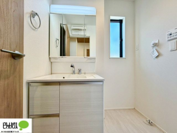 ���ʑ�E���ʏ��@�O�ʋ��̗���A�V���N���ȂǑ������[��������A�L�X�Ƃ������ʉ��ϑ�ł��B