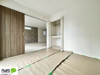 �Q���@�a���ɂ��鉟����͗��q�p�̕z�c��G�߂̕z�c����������ۊǂł��܂��B