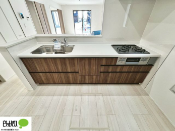 �L�b�`���@�V�z�Ȃ�ł͂̃s�J�s�J�̃L�b�`���͖����̂��������y�������Ă���܂��ˁB