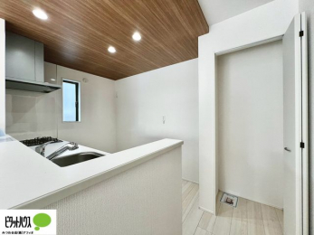 �L�b�`���@�H���i��ۊǂ�����A�L�b�`���p�i�����[�ł���֗��ȃp���g���[�B