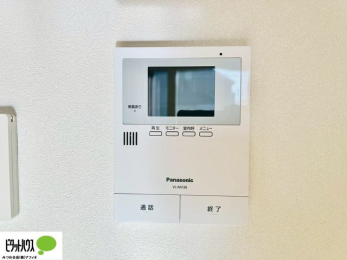 ���[�@������Ԃ����S��TV���j�^�[�t���C���^�[�z��