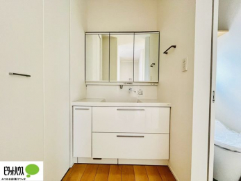 ���ʑ�E���ʏ��@�O�ʋ��̗���A�V���N���ȂǑ������[��������A�L�X�Ƃ������ʉ��ϑ�ł��B